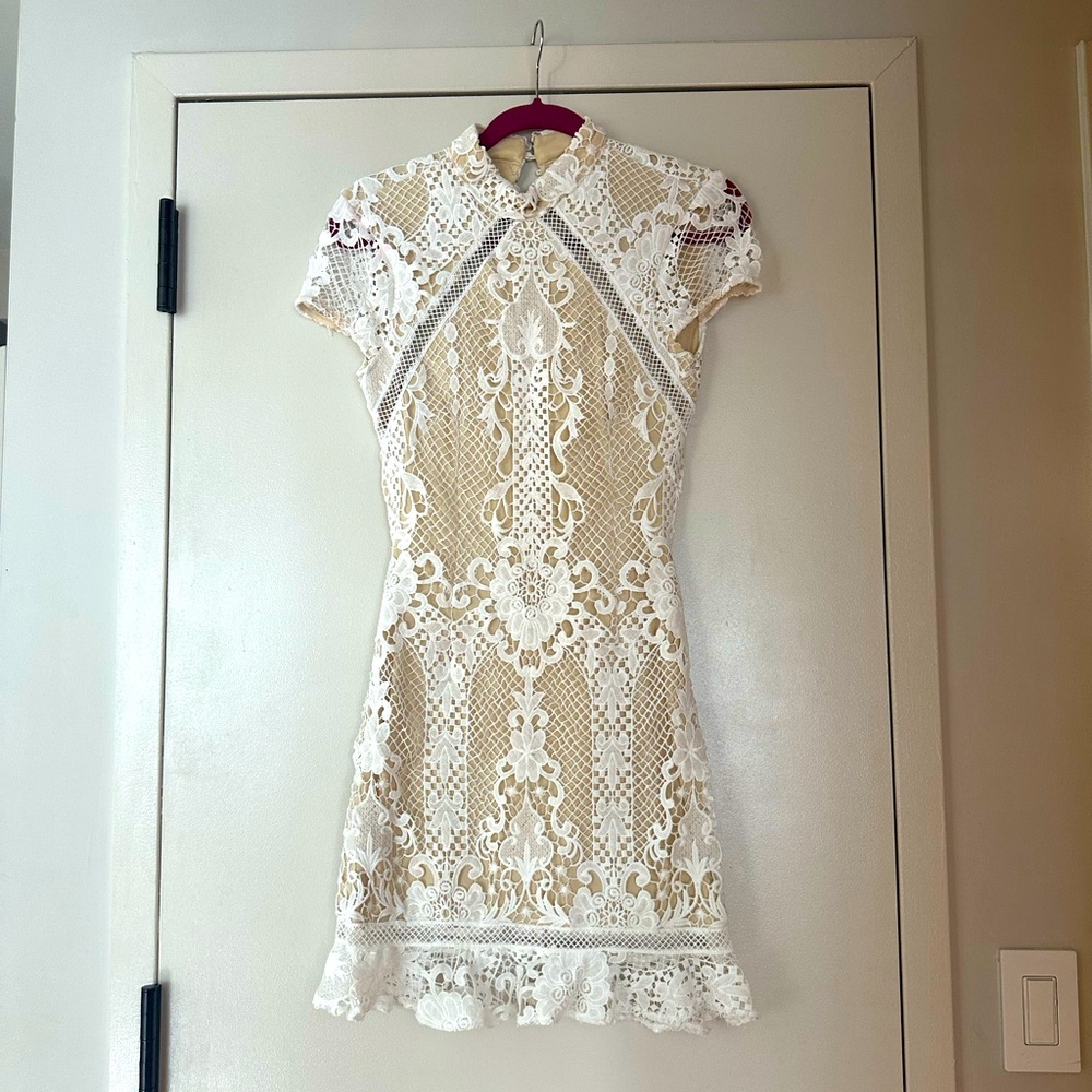 Super down white lace dress